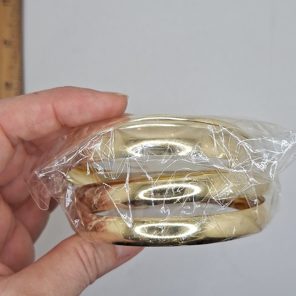 Gold bangle bracelet bundle - Picture 3 of 3